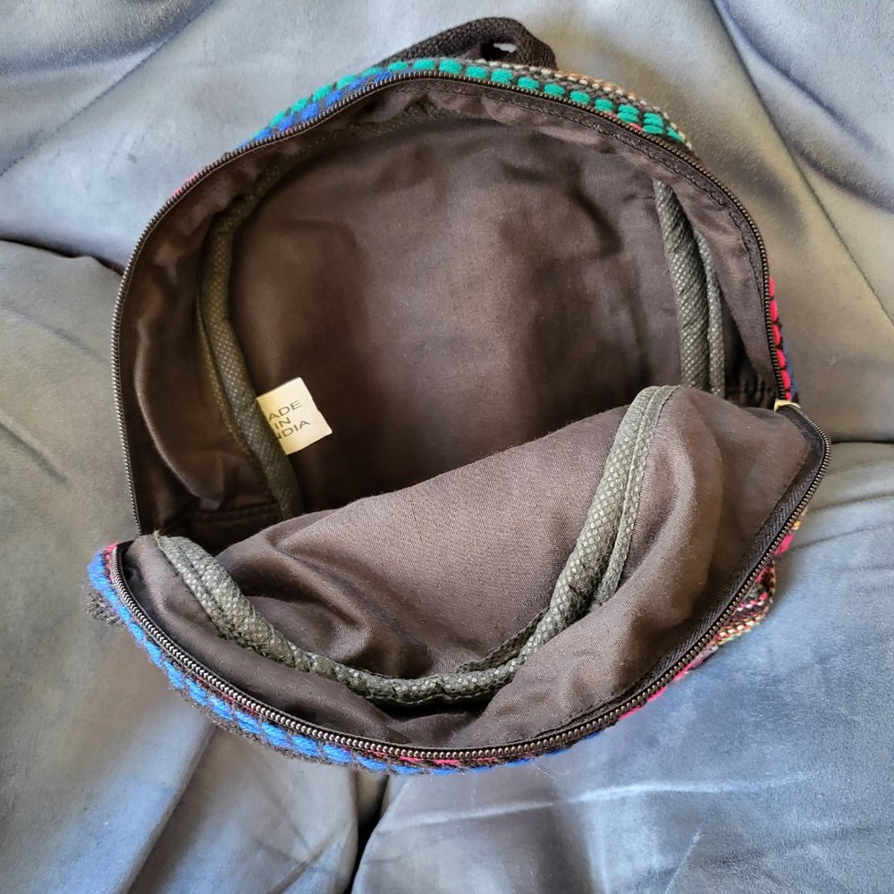 Hand woven mini backpack - Picture 3 of 3